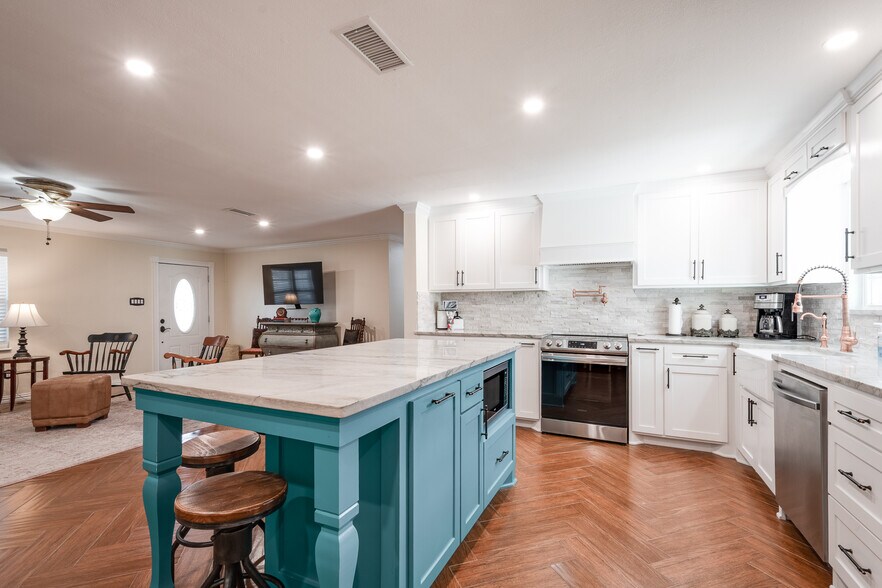 More Photos Of 11620 Fostoria Rd, Cleveland Office For Sale