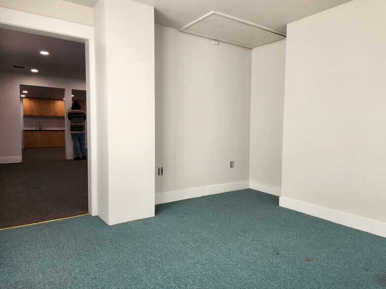 More Photos Of 13 Elm Ct, Easton Office For Sale