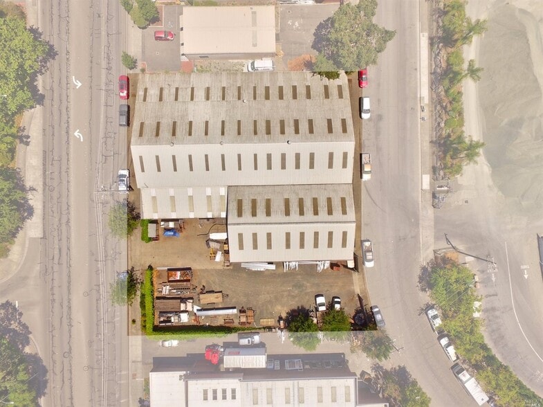 More Photos Of 1071 Maxwell Dr, Santa Rosa Warehouse For Lease