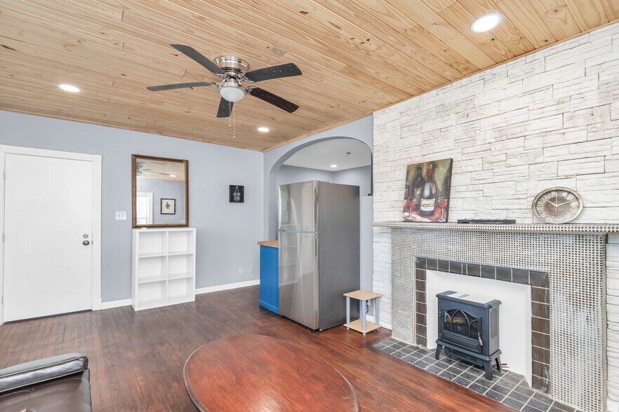 More Photos Of 915 8th St, Galveston Apartments For Sale