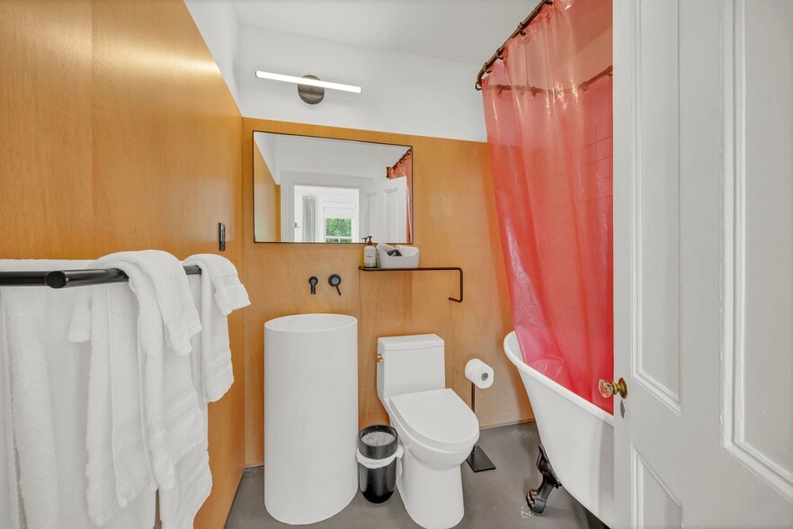More Photos Of 118 S 4th St, Wilmington Hospitality For Sale