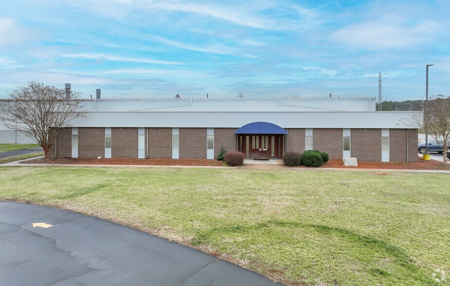 More Photos Of 647 Hargrave Rd, Lexington Warehouse For Lease