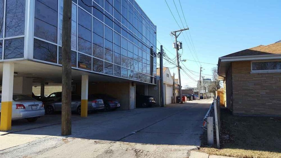 More Photos Of 7000 W North Ave, Chicago Medical For Lease