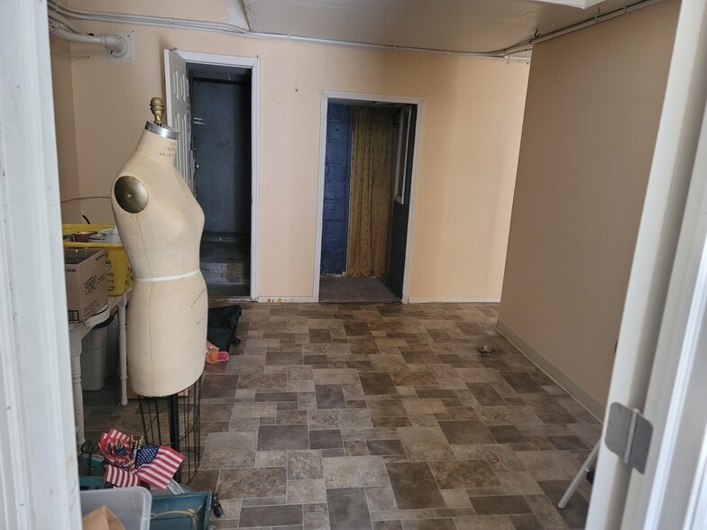 More Photos Of 22 Van Buren Ave, Floral Park Warehouse For Lease