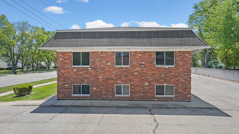 More Photos Of 28475 Greenfield Rd, Southfield Office For Sale