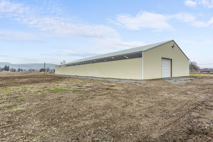 More Photos Of 3521 Blue Crane Ln, Yakima Warehouse For Sale
