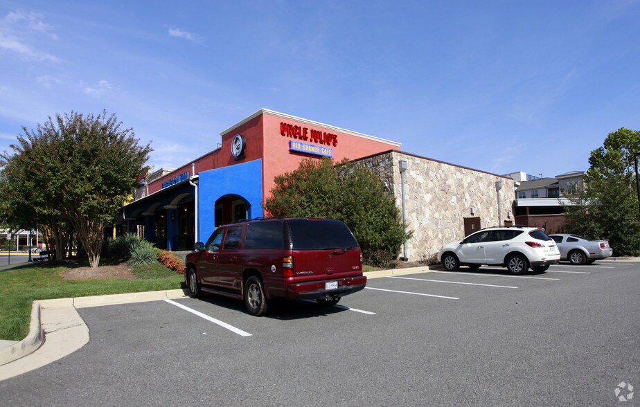More Photos Of 11880-11950 Grand Commons Ave, Fairfax Unknown For Lease