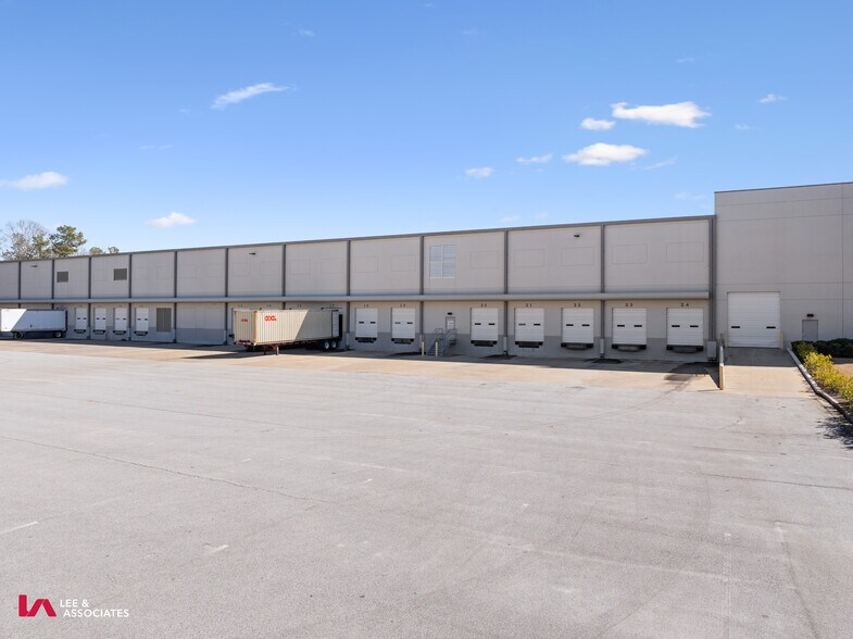 More Photos Of 7801 Creekwood Rd, Fairburn Distribution For Lease