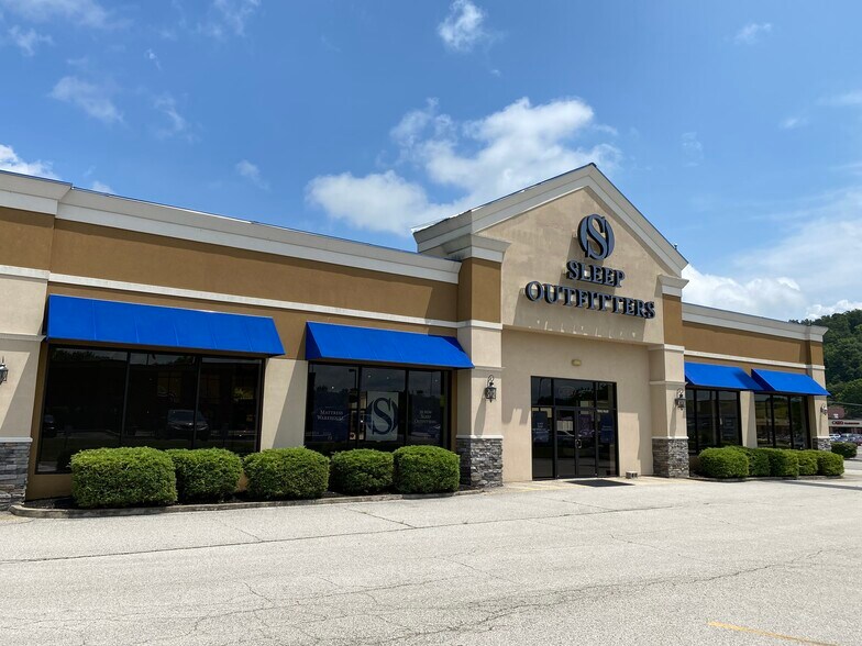 More Photos Of 100-300 Liberty Sq, Hurricane Storefront For Lease