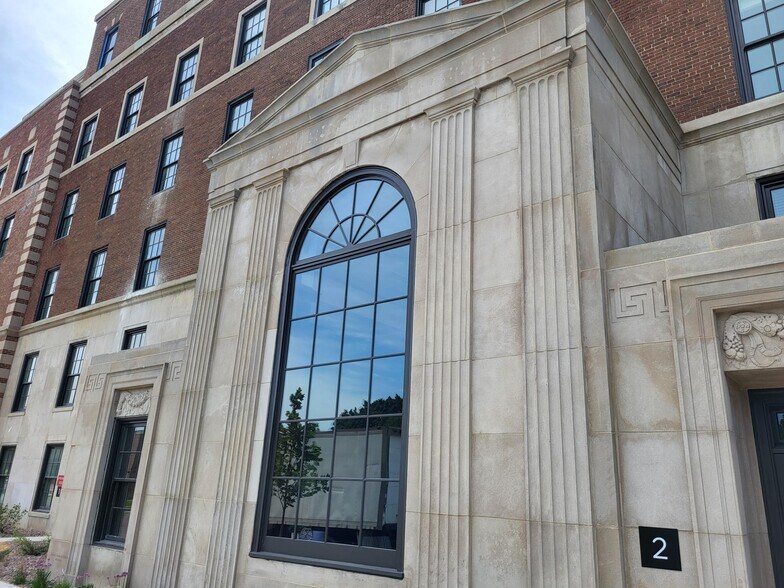 More Photos Of 323 Weston Ave, Aurora Medical For Lease