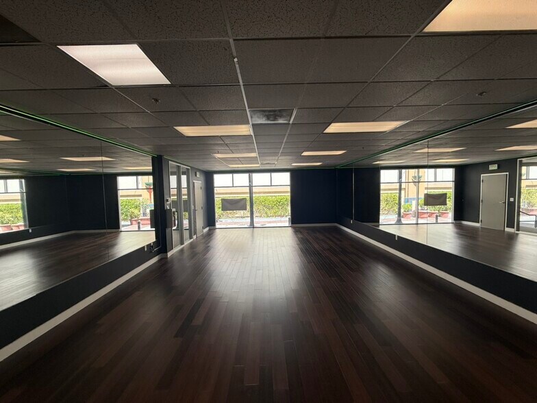 More Photos Of 250 Main St, San Mateo General Retail For Lease