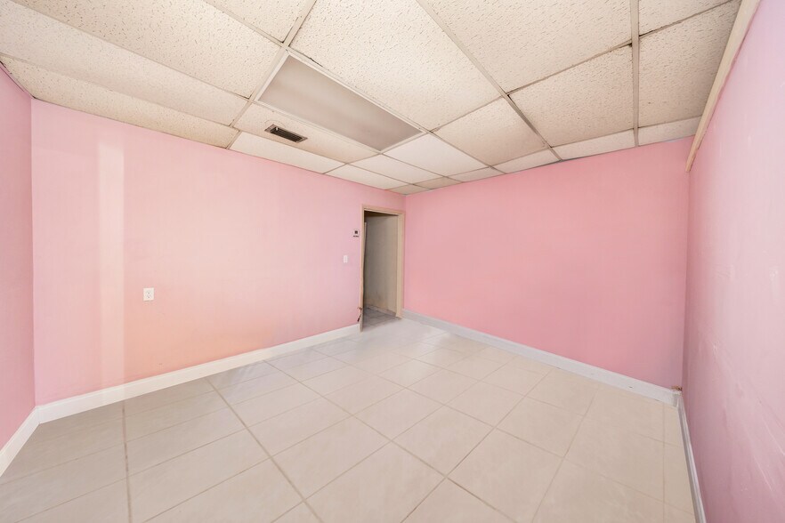 More Photos Of 159 NW 36th St, Miami General Retail For Lease