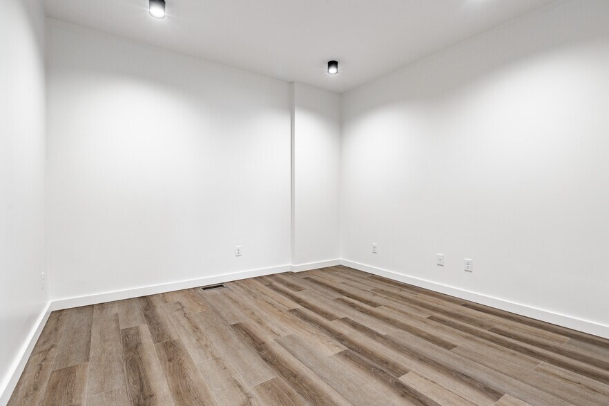 More Photos Of 2506 E Washington St, Indianapolis Storefront Retail Office For Sale