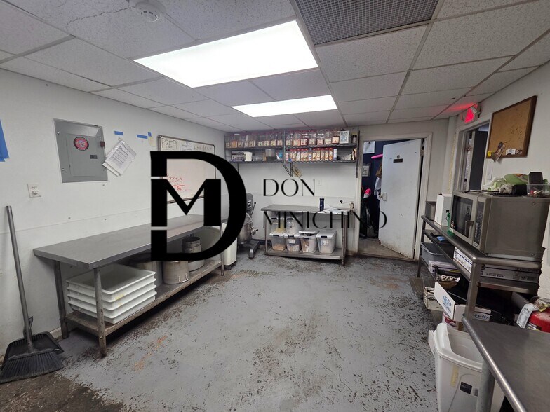 More Photos Of 85 Main St, Poughkeepsie Bar For Sale