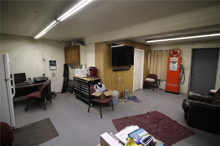 More Photos Of 13612 Stillwell Rd, Bonner Springs Auto Salvage Facility For Sale