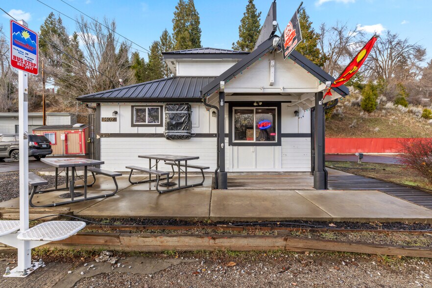 More Photos Of 1402 Oregon Ave, Klamath Falls General Retail For Sale