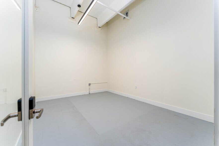 More Photos Of 1906 N Higley Rd, Mesa Flex For Sale