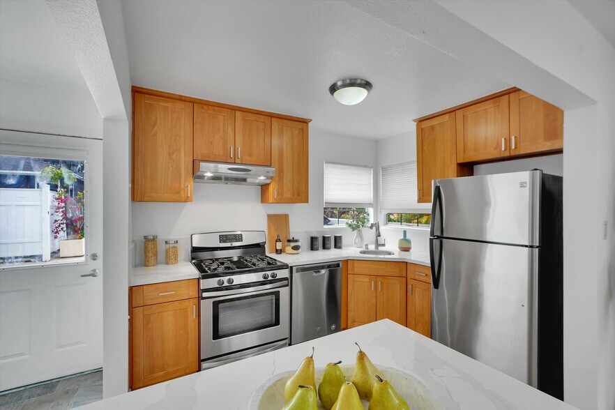 More Photos Of 828 Hill St, Santa Monica Apartments For Sale