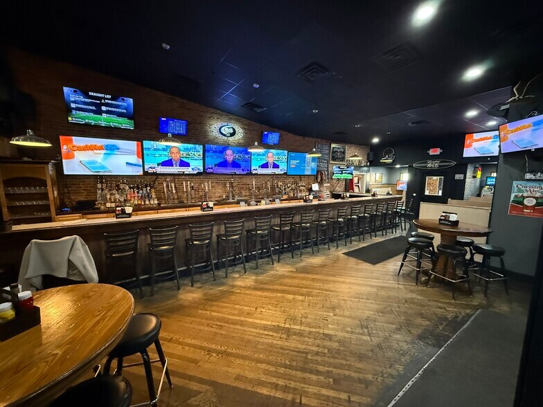 More Photos Of 127 S Broadway St, New Philadelphia Storefront Retail Office For Sale