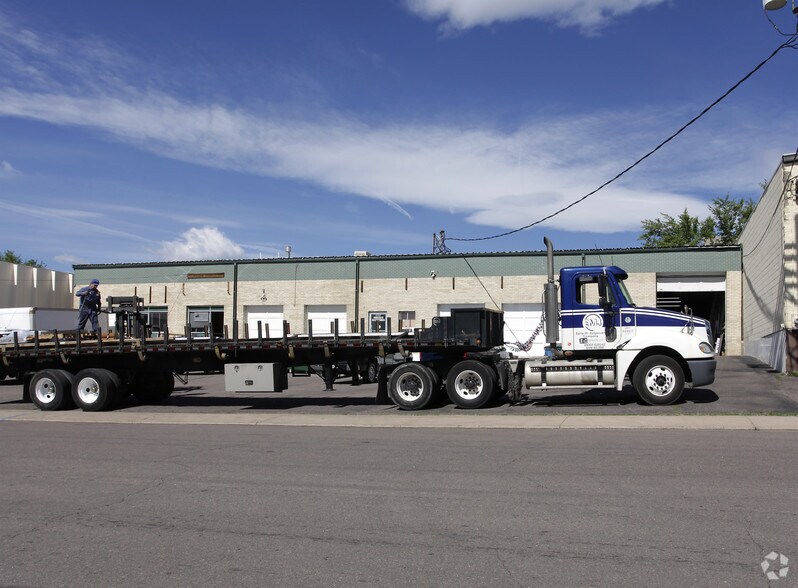 More Photos Of 2835-2839 S Raritan St, Englewood Warehouse For Lease