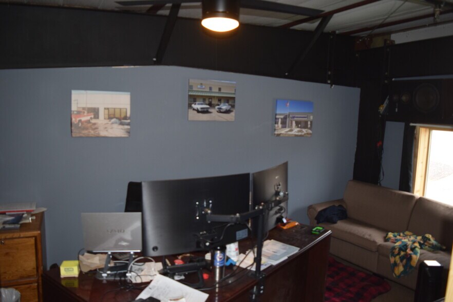 More Photos Of 520-536 W 66th St, Loveland Light Manufacturing For Sale