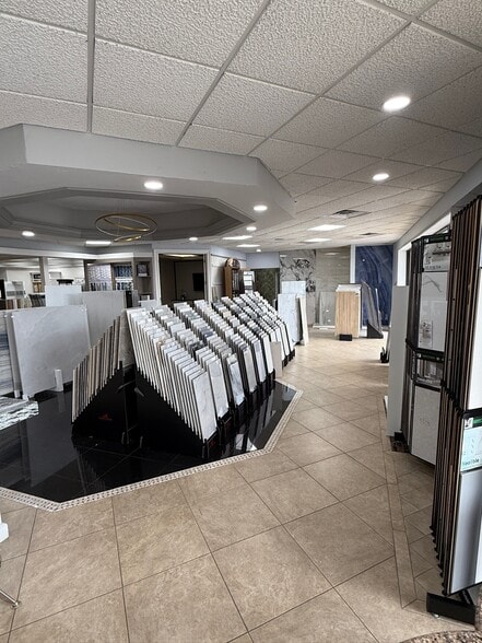 More Photos Of 297-311 Airport Pulling Rd N, Naples Warehouse For Lease