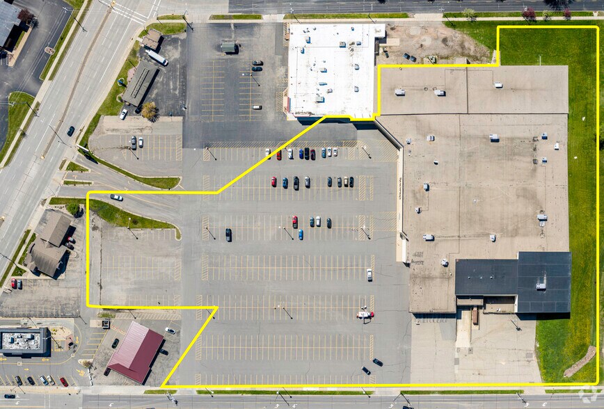 More Photos Of 1306 N Central Ave, Marshfield Storefront For Lease