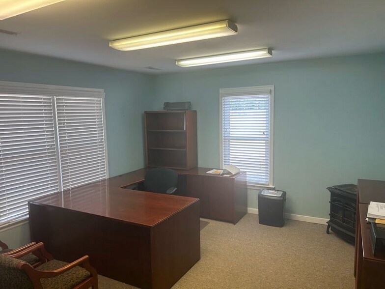 More Photos Of 2034 E Whitehill Rd, Prince George Flex For Sale