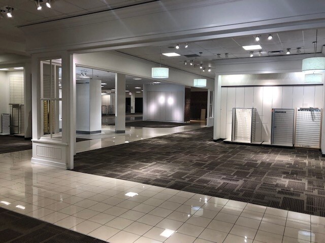 More Photos Of 23000 Town Center Ave, Spanish Fort General Retail For Lease
