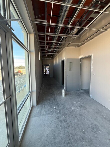 More Photos Of 115 Parkway Dr, Rincon Unknown For Lease