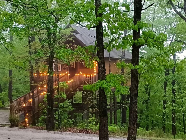 More Photos Of 70 Dogwood Rdg, Eureka Springs Hotel For Sale