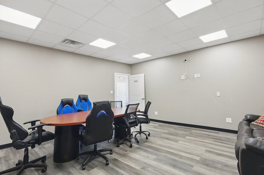 More Photos Of 581 E Cherry St, Troy Freestanding For Sale