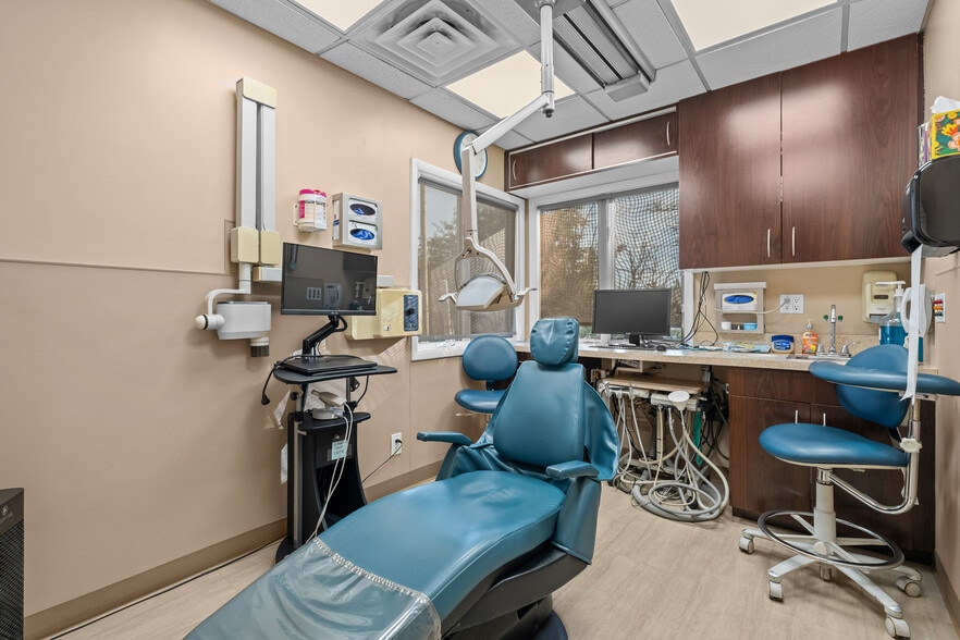 More Photos Of 4546 Hylan Blvd, Staten Island Medical For Sale