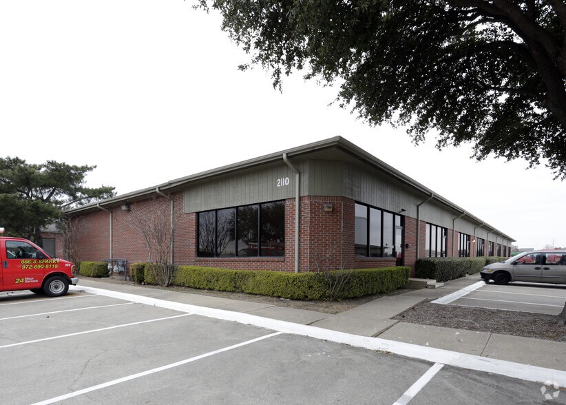 More Photos Of 2110 Wall St, Garland Showroom For Lease