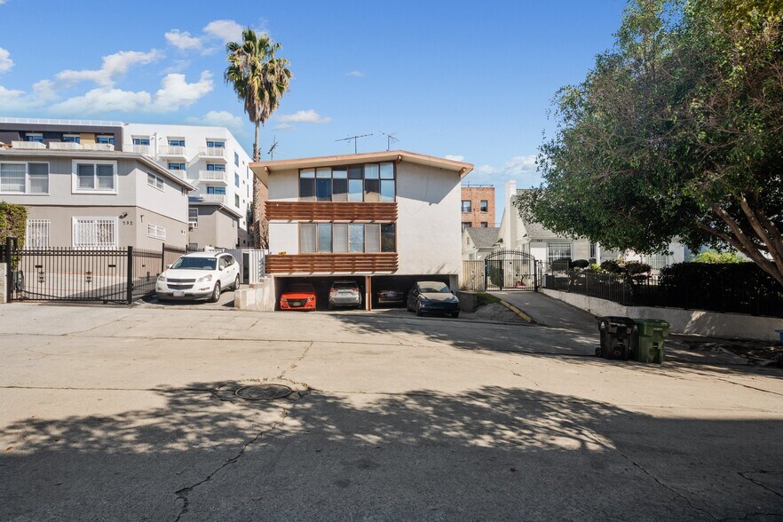 More Photos Of 736 S Gramercy Dr, Los Angeles Apartments For Sale