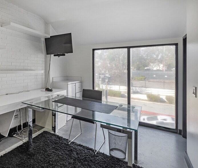 More Photos Of 464 N Fairfax Ave, Los Angeles Office For Sale