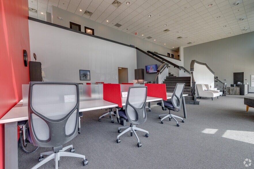 More Photos Of 8211 E Regal Pl, Tulsa Coworking Space