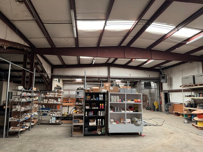 More Photos Of 9809 Mann Rd, Little Rock Warehouse For Sale