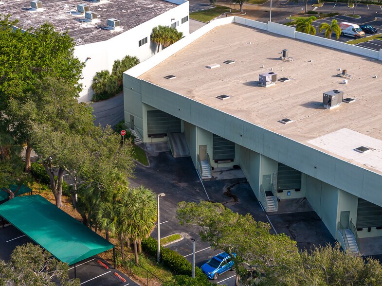 More Photos Of 1200 S Rogers Cir, Boca Raton Warehouse For Lease