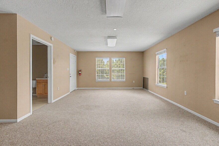 More Photos Of 14815 Interstate 45 S, Conroe Office For Lease
