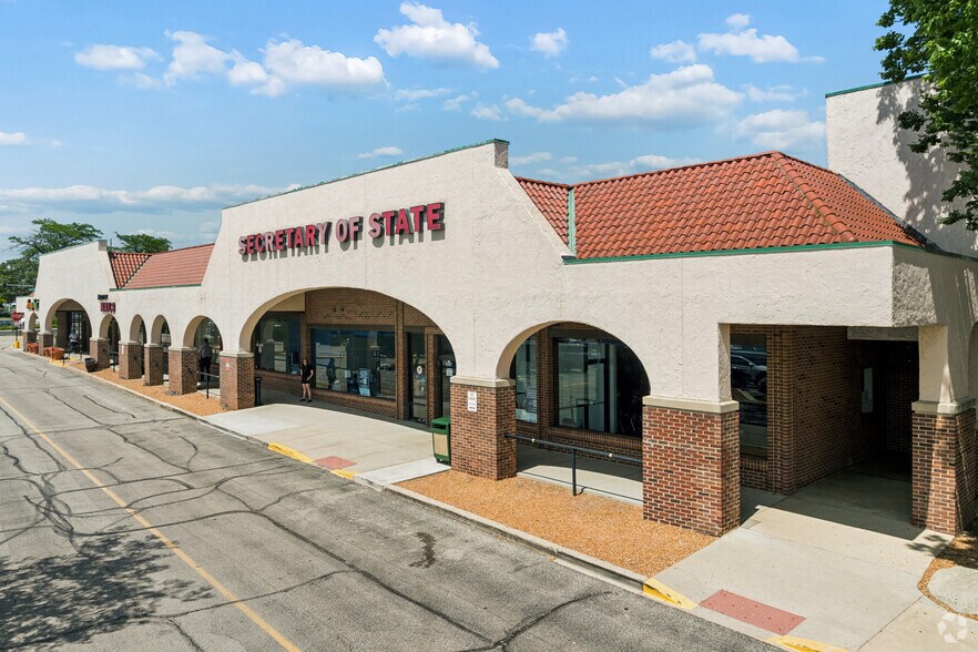 More Photos Of 401-499 Lake Cook Rd, Deerfield Storefront For Lease