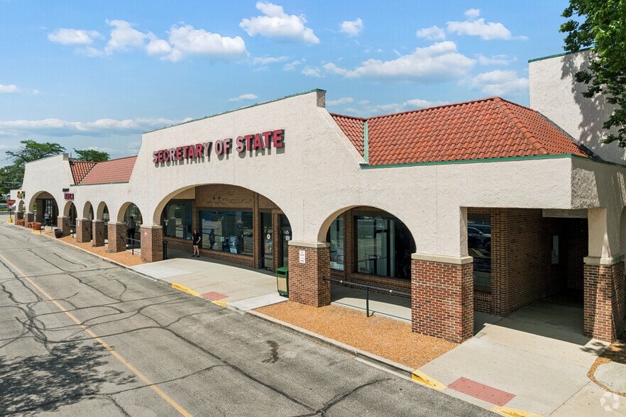 More Photos Of 401-499 Lake Cook Rd, Deerfield Storefront For Lease