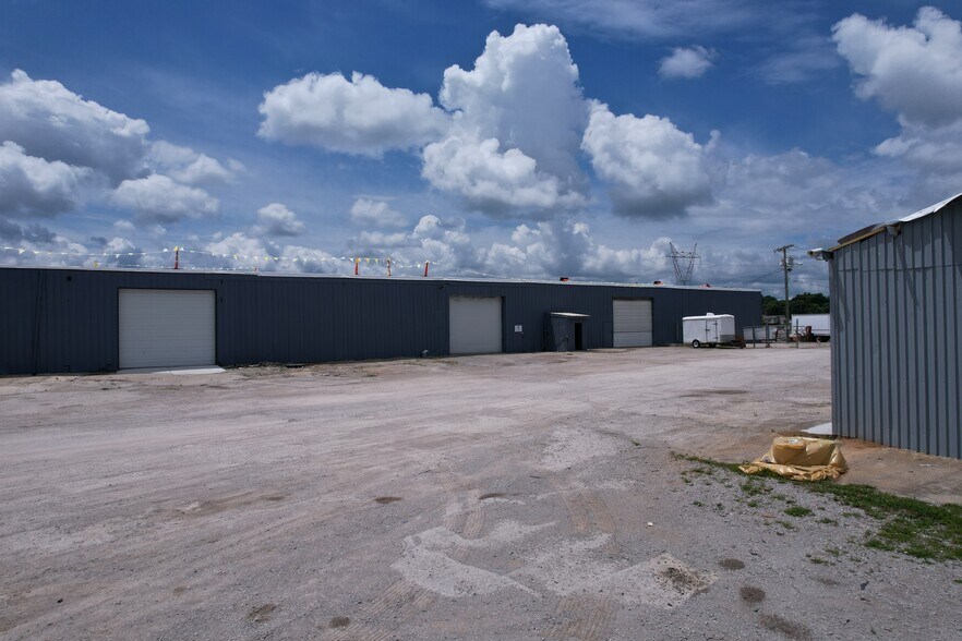 More Photos Of 1230 Industrial Park Rd, Columbia Warehouse For Lease