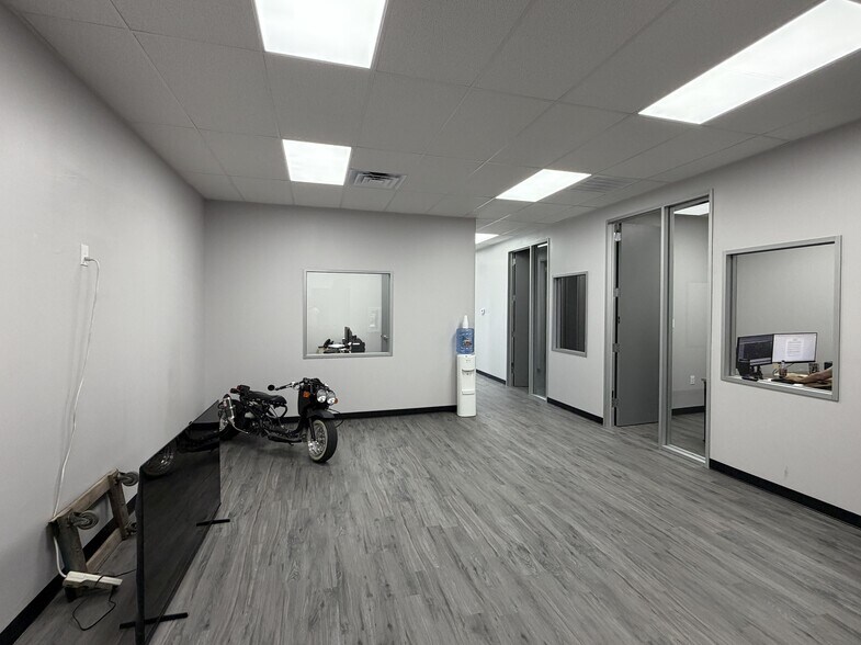 More Photos Of 11020 Katy Fwy, Houston Warehouse For Lease