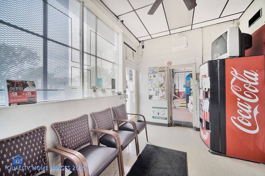 More Photos Of 6859 S Damen Ave, Chicago Auto Repair For Sale