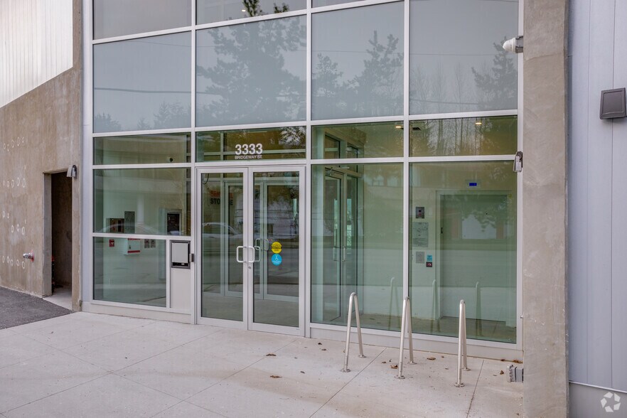 More Photos Of 3333 Bridgeway St, Vancouver Light Distribution For Lease