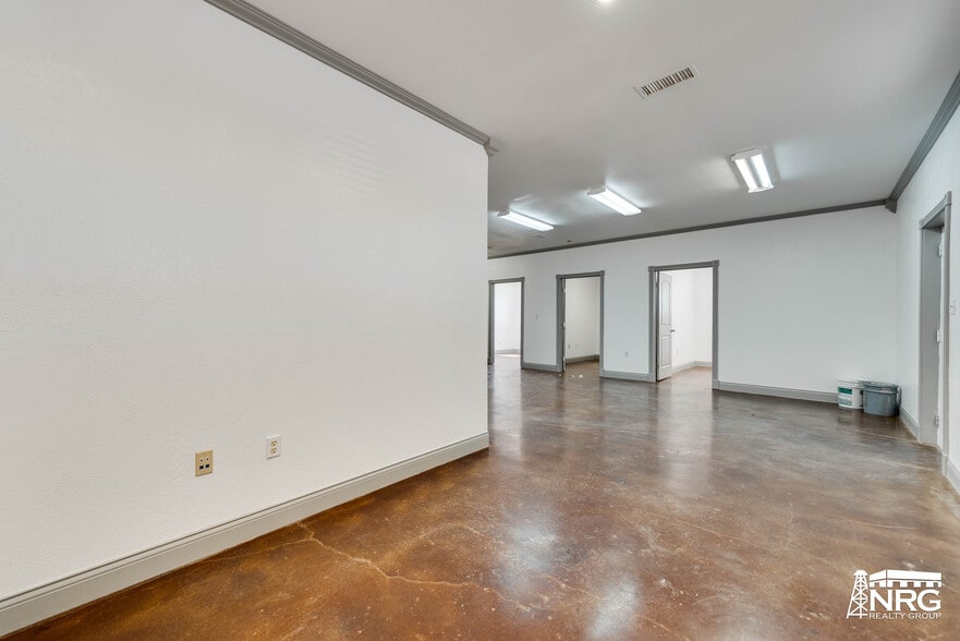 More Photos Of 9507 FM 307, Midland Distribution For Lease