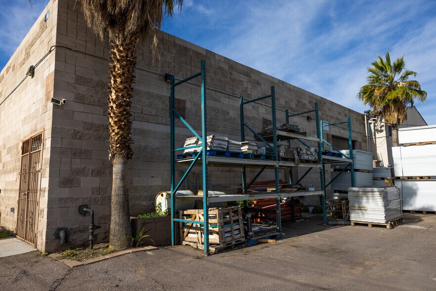 More Photos Of 1302 W Lincoln St, Phoenix Warehouse For Sale