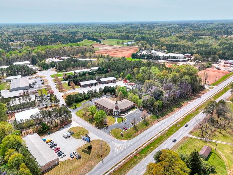 More Photos Of 500 Plantation Park Dr, Loganville Office For Sale
