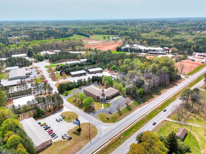 More Photos Of 500 Plantation Park Dr, Loganville Office For Lease